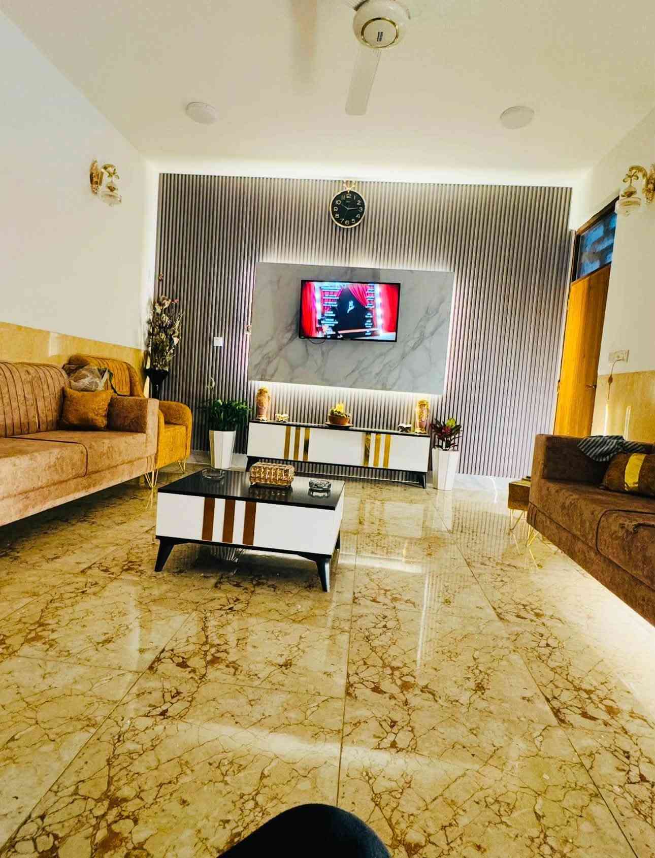 السلام عليكم
بيت لبيع مساحة 200 متر سند 25 زراعي 
واجهة 15 نزال 20 الفرع عرضه 11 متر مبلط  واصل مجاري + كهرباء 
يحتوي على مطبخ حار وبارد + غرفتين نوم 5\4 
بناء حديث 2024 البناء كله طابوق متعوب عليه  يوجد في الطابق العلوي بيتونة + مخزن 10 امتار البيت جاهز من كل شي

العنوان منطقة بغداد 
السعر 110 وبيه مجال 

***********
