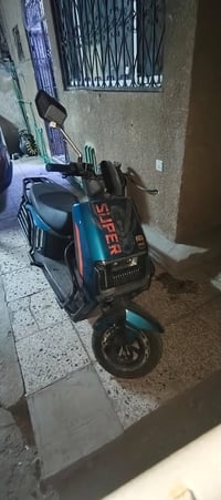 دراجه شحن للبيع موديل ٢٠٢٥ 6بطاريات مكفوله نقصه مرايه مكسوره ويد مال ب...