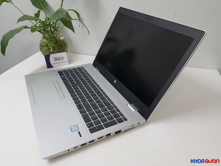 💻 للبيع – HP ProBook 650 G4
🔥 لابتوب عملي وقوي، مناسب للدراسة، الدوام، والأعمال المكتبية، مع أداء سريع بفضل معالج الجيل الثامن وقرص SSD.

💰 السعر: 350,000 دينار عراقي
📌 السعر نهائي

━━━━━━━━━━━━━━━━━━

✅ المواصفات:

🔹 المعالج: Intel Core i5 – الجيل الثامن
🔹 الرام: 8GB DDR4
🔹 التخزين: 256GB SSD
🔹 الشاشة: 15.6 بوصة FHD (1920×1080)
🔹 كرت الشاشة: Intel UHD Graphics 620
🔹 المنافذ: USB-C – USB 3.1 – HDMI – VGA – LAN – قارئ SD
🔹 الاتصال: Wi-Fi + Bluetooth
🔹 بطارية جيدة
🔹 الجهاز نظيف وجاهز للاستخدام مباشرة

🎁 مناسب للطلاب، الموظفين، والاستخدام اليومي، ويشغل برامج الأوفيس، التصفح، الدراسة، والاجتماعات بكل سلاسة.

📞 للاستفسار أو الحجز:
***********
