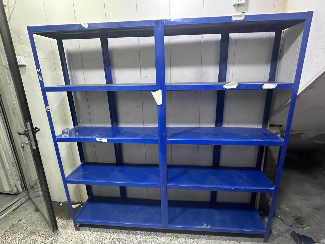 رفوف عدد 2 قياس 200*200 سعر الواحد 100 الف مكاني بغداد جديدة ***********
