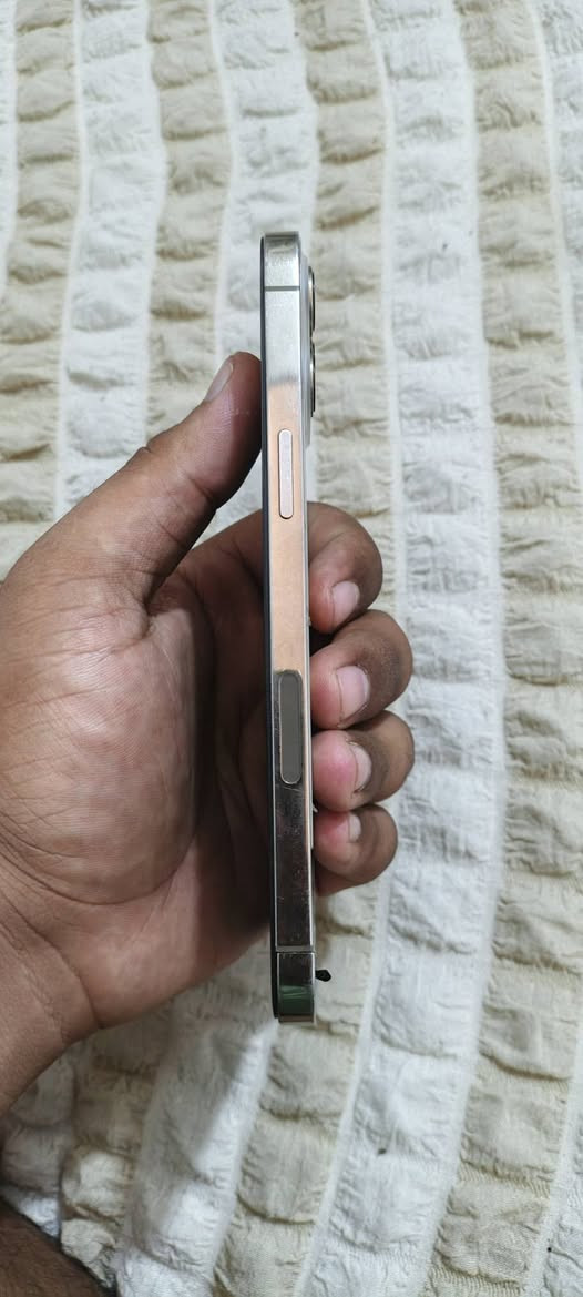 ايفون 12 برو ماكس جهاز مبدل شاشه نوعيه تخبل بطاريه معلايه كمره لخلفيه فقط زوم واحد يشتغل باقي كله شغال ذكره 256 جهاز مراوس مراوس مكاني بغداد جسر دياله ***********
