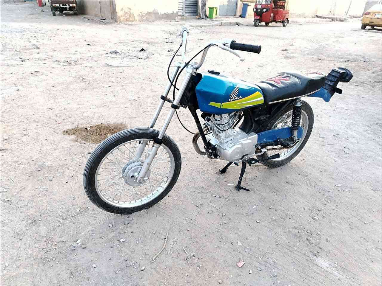 دراجه للبيع صارله من شهرين تعمرت سعر تصال على رقم هاتف ***********
