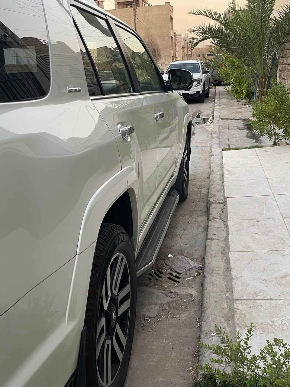 تويوتا فور رنر لمتد ٢٠٢٢
ابيض صدفي لؤلؤي

 ٧ راكب 
المواصفات :
—————-
تشغيل عن بعد
فتحة سقف
نظام التعليق ( X-REAS ) الرياضي المحسن
نظام التحكم النشط في الجر ( A - TRAC )
دبلات هايدروليك ( اللون الأحمر ) 
مصدر طاقة منزلي ١٢٠ فولت
حجم الإطار 20
٨ سماعات JBL 
محرك ٤٠٠٠ cc 
٦ سلندر
حساسات امامي خلفي
رادر امامي جانبي 
٥ كاميرات محيطية
تبريد مناخي منفصل 
كشنات تدفئة تبريد 
وضعيات مقعد سائق 
كشنات كهرباء
كشنات جلد 
كار بلي 
اندرويد اوتو
تحديد مسار
مانع انزلاق
مانع تصادم
مداخل يو اس بي امامي خلفي
تحكمات مري جانبية
مراية سايق اوتو
٥ جامات اوتو 
سبير ويل كب

رقم بغداد بأسمي ( تحويل ثاني يوم )

رايدها ب ٣١٥$ ورقة

مكاني بغداد المنصور

للاستفسار اكثر يرجى التواصل عبر واتس أب أو الاتصال ***********
