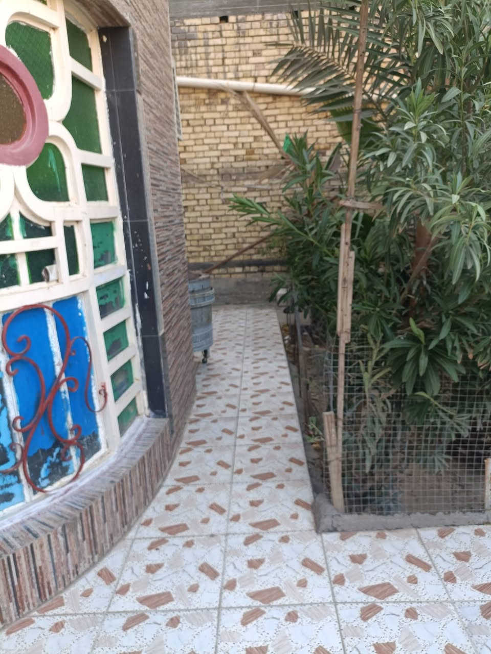 دار للبيع. خنيطله قرب مدرسة الهدى للبنات  طابو صرف باسمي  تحويل ثاني يوم.... مساحة 250، متر.  خدمات فووول تبليط مجاري ثفيلة وخفيفه  ارصفة. 
يحتوي عل غرفتين صالتين ستقبال كبير مطبخ حمام داخلي وخارجي  ساحة كبيرة حديقة 
سطح شتايكر وارش   مخزن 

الاستفسار.   ***********   واتساب 
اتصل وخادمك.    اني ابو البيت
