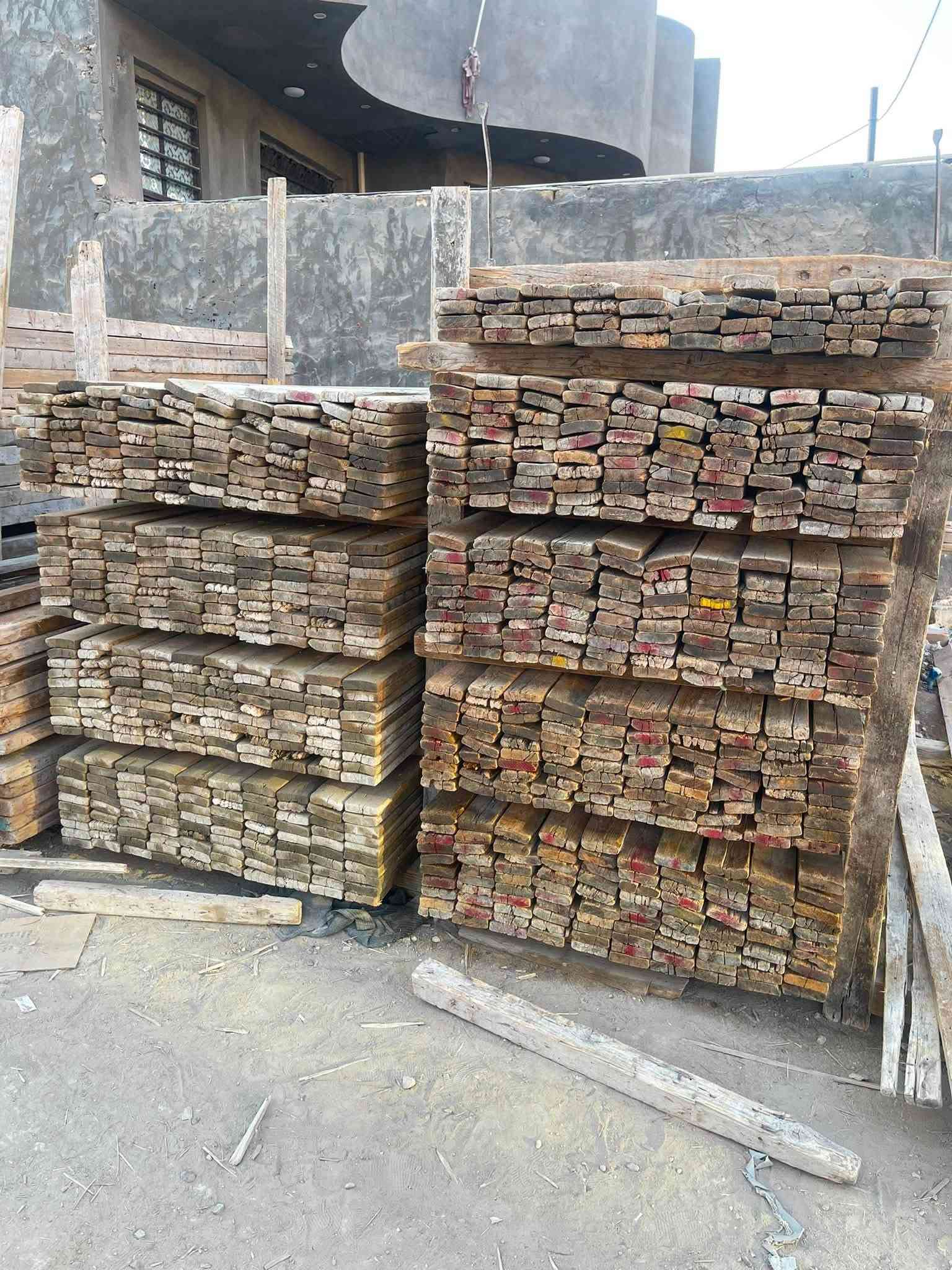 لوح وسير اربعة متر +لوح وسير تلاثة متر +مقاصير سير ولوح جميع القياسات كمية مفتوحه العنوان بابل ***********
