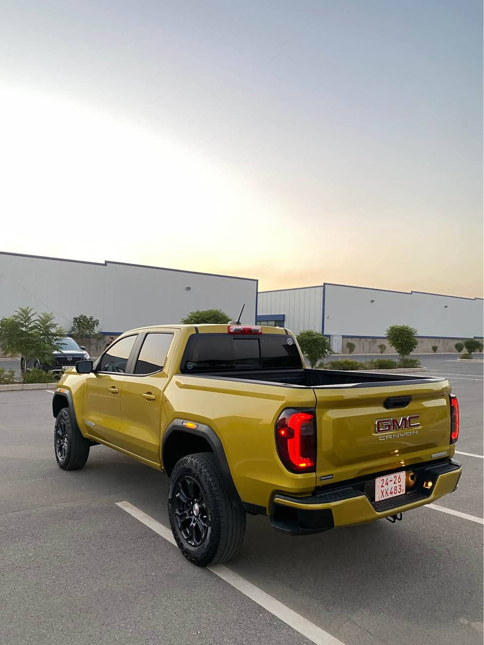 🚨 GMC CANYON ELEVATION 2024 🚨

🛻 GMC Canyon Elevation 2WD
‎📅 موديل: 2024
📍 Crew Cab – Short Box
‎⚙️ المحرك والأداء:
‎• محرك 2.7 لتر TurboMax
‎• 4 سلندر تيربو
‎• قوة 310 حصان 🔥
‎• عزم 430 lb-ft
‎• ناقل حركة أوتوماتيك 8 سرعات
‎• استهلاك تقريباً 19 داخل المدينة / 23 طريق سريع / 20 مختلط MP

‎✨ التجهيزات
‎• شاشة وسطية 11.3 إنش
‎• شاشة معلومات للسائق 11 إنش
• Apple CarPlay 📱
• Android Auto
• Bluetooth
‎• كاميرا خلفية HD
‎• حساسات وأنظمة أمان حسب التجهيز
‎• مثبت سرعة
‎• تشغيل ودخول بدون مفتاح
‎• زر تشغيل
‎• إضاءة LED
‎• جنوط ألمنيوم 18 إنش
‎• نظام تعليق مرتفع Off-Road Suspension
‎• مقاعد قماش
‎• تحكم بالمقود
‎• نوافذ ومرايا كهربائية 
‎سيارة ب سعر كلش مناسب لون مميز 
‎ضررها فقط جاملوغ و نص باب صبغ بدون دواخل بدون ارباكات باقي گير-محرك-دواخل-كهربائيات كفالة 
سعرها 248$ ورقـــة و مجال 
‎للأستفسار اتصل على هذا الرقم 
‎كورك-واتساب
*********** سميل, دهوك
