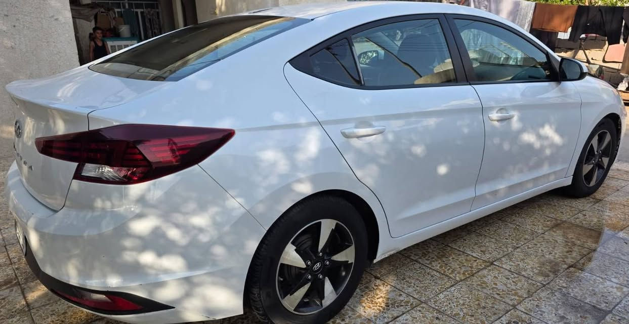 النترا موديل 2020 وارد أمريكي 
معوقين باقيلها 3 أشهر وتصير حره 
تخم تاير والسياره حلوه السعر 128 وبيها مجال
 محرك 2000  دوش حادثه بس دعاميه بأمريكا 
وبالعراق جاملغ رش  بيها تكشير شويه كد شبر بالقماره فقط  بيها سونار مكانها ميسان 
 للأستفسار اتصل على الرقم ***********
