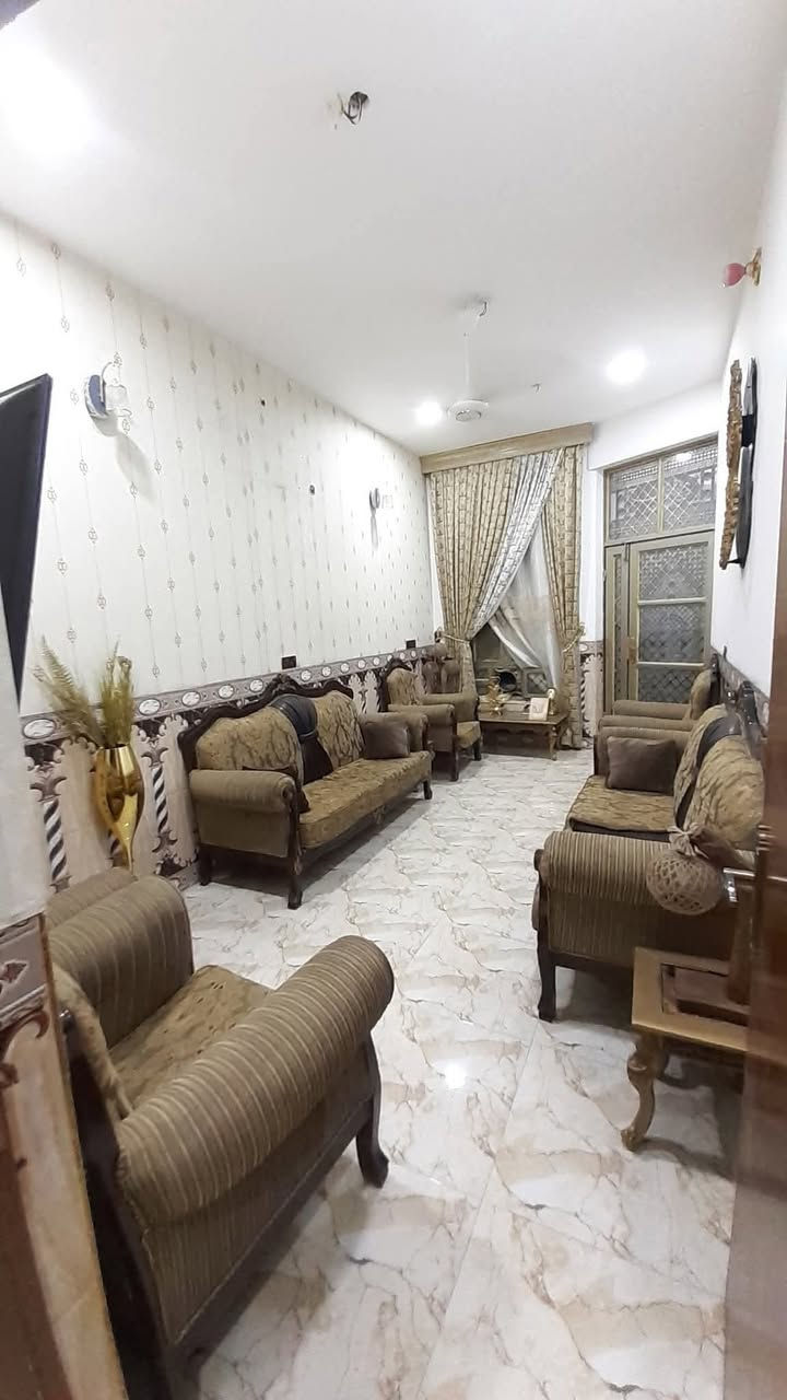 الموقع #الفلوجه 

مشتمل للبيع بناء حديث سنة2023 

في منطقه 16الف قرب جامع السلام  

المساحه المشتمل 125م الوجه 6 وربع 
نزال 20 شارع 10خدمات مدارس 

وقرب شوارع عامه البيت بصف الركن وبضهره شارع 40 

طابو صرف سند تحويل مباشر ✅

 الدار طابق واحد ارضية البيت
 بورسلين وشغل مال جناي

كراج سياره 
استقبال
مطبخ
صاله 
غرفه1 كبيره 
حمام 
صحيات داخل وخارج
مناور 2

السعر93 مجال بسيط ***********☎️ زين اتصال
