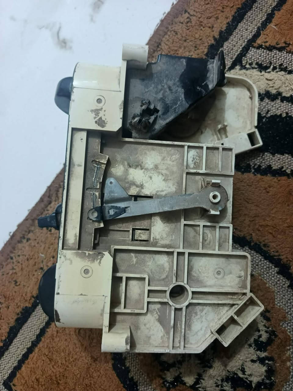 قاعدة دكم تبريد للبيع القاعده ما بيه اي شي اشتريناه عبالنه مال سياره عطلان وطلعت كلشي ما بيه //السعر 45الف 
رقم الهاتف*
.//***********//.
