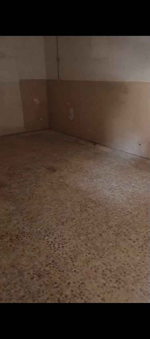 بيت للاجار 130متر 
حي ميسان مقابل مصرف الدم مباشر 
منطقه هادئة ومحترمة 
غرفتين كاملات + مطبخ + حمامات + باقي المساحه طارمه + حديقه صغيره 
مطلوب عائلة صغيره تسكنه 
للتواصل *********** النجف, العراق
