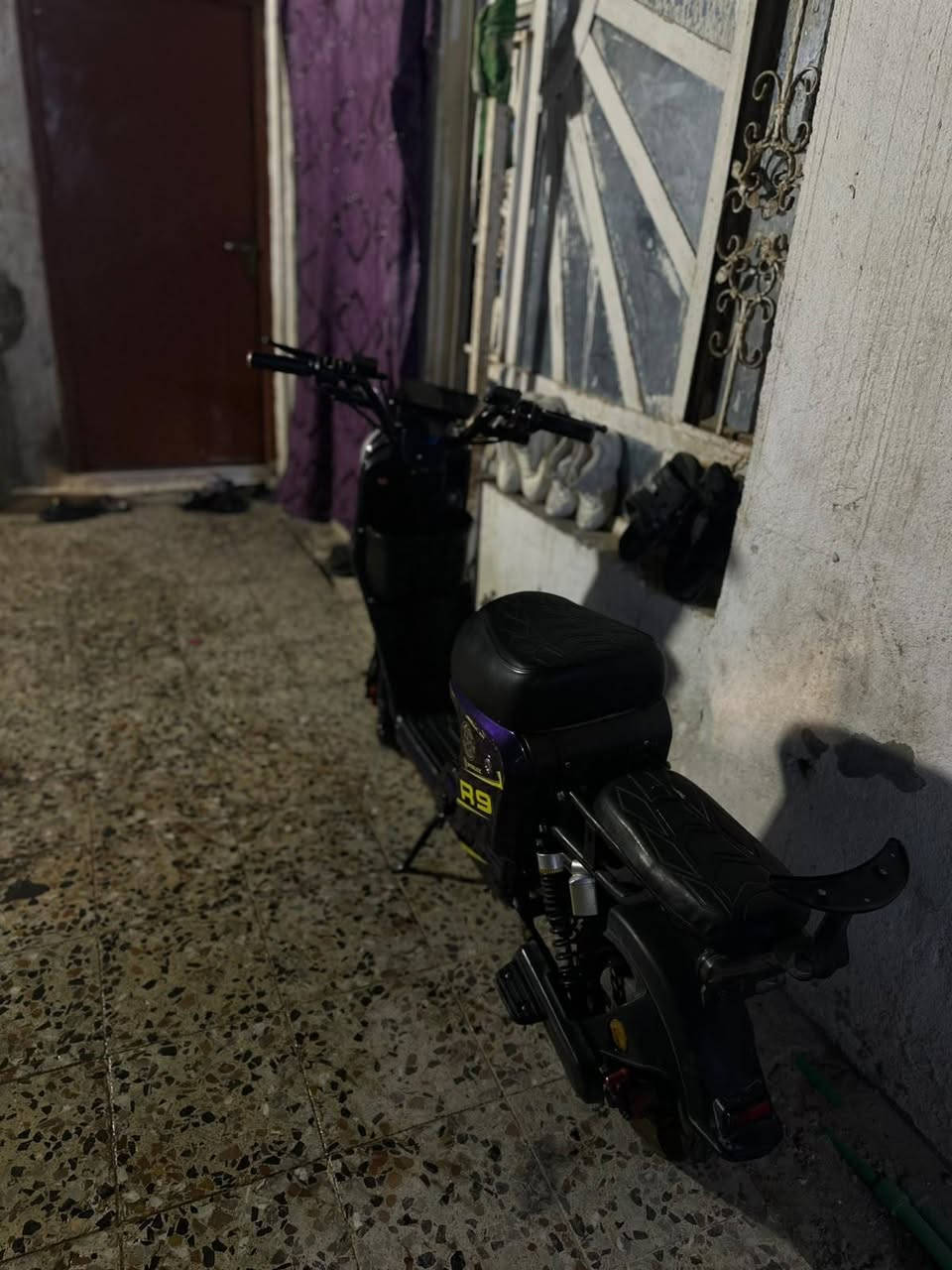 السلام و عليكم دراجه R9 للبيع بدون بطاريات بس حط بطاريات وشغل السعر 150وبيهة مجال قليل العنوان ابو الخصيب البهادرية للتواصل ***********

