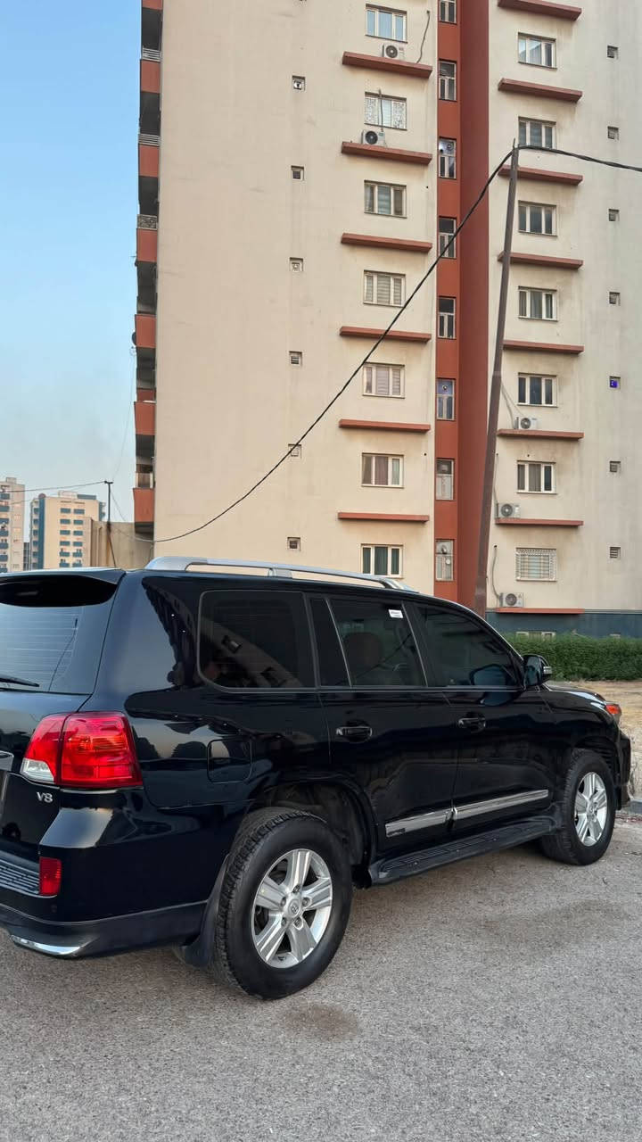 LAND CRUISER V.XR
نويوتا لاندكروزر مديل 2013  محرك 8سلندر فول مواصفات بصمة. فتحة. طفاية حريق. 3 قطع تبريد. مناخ منفصل. تحديد مسار. مثبت سرعة. مانع انزلاق. فورويل. مقاعد كهرباء. مري كهرباء. حساسات امامي +
خلفي. نقطة عمياء +

العنوان بغداد الجديده رقم الهاتف ***********
***********

السعر 330$$$
