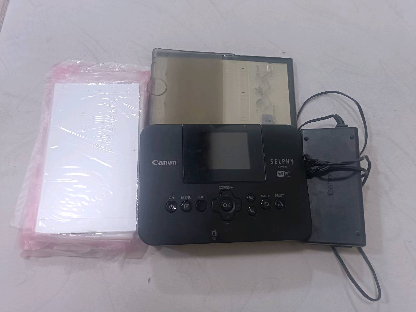 طابعة كانون لطبع صور موبايل او صور معاملات او ستيكر يفيد أيضا جماعة البيجات 
الجهاز مستعمل قليل بسعر 60 الف بي مجال