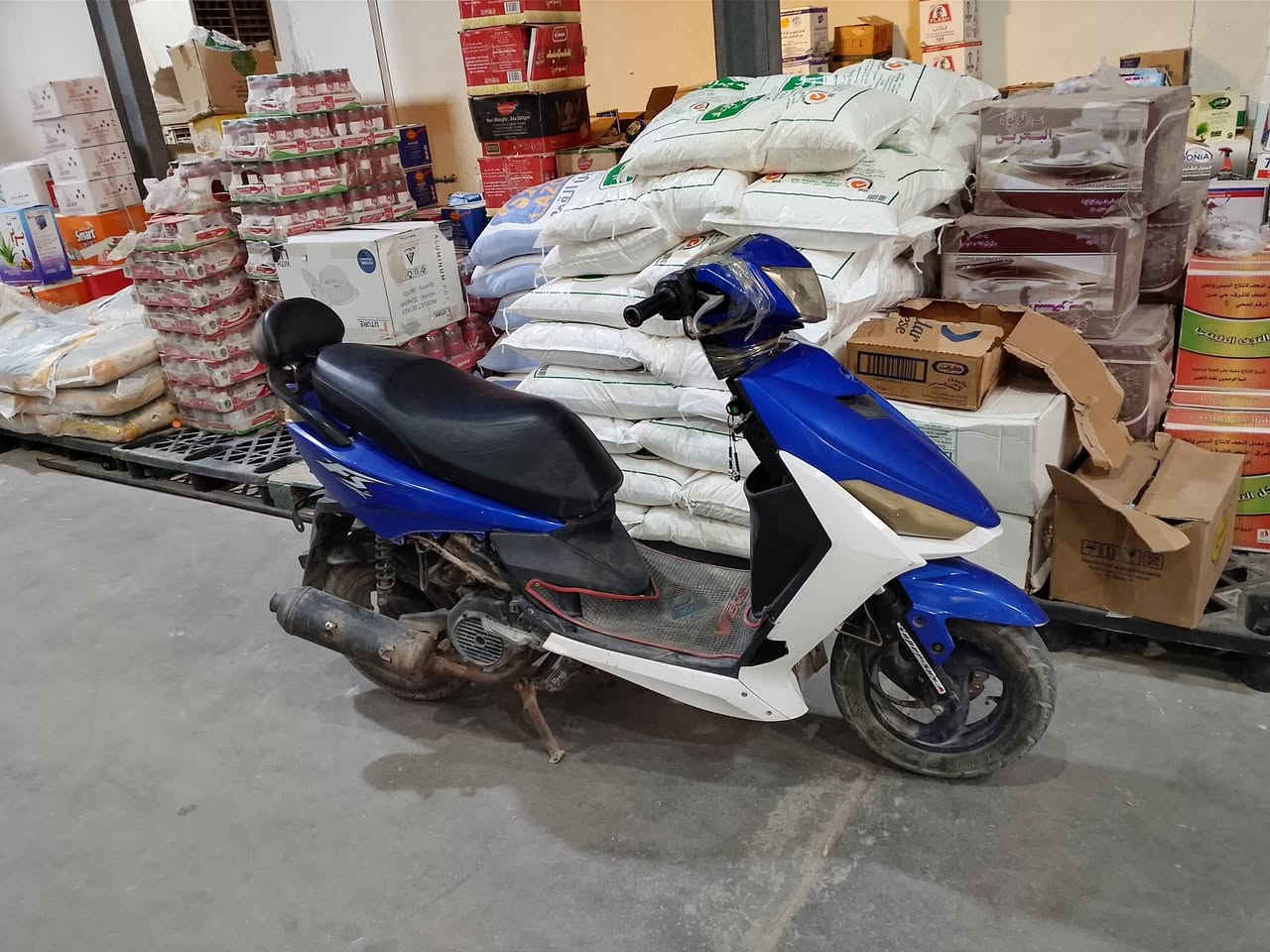 سلام عليكم شباب دراجه Fs محرك مامفتوح صوتها ناعم بس بدايت تبخير بيها السعر 175وبيها مجال لشراي مكاني خور الزبير شقق الحديد والصلب***********
