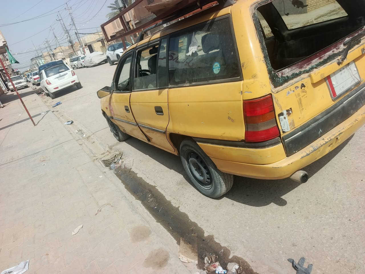 اوبل استرا محرك ٢٠٠٠ بي بخار  رقم مثنى
كير اوتوماتيك جيد جدا 
حداديه زينه 
كهربائيات كله شغاله 
السيارة راعيه متوفي وبيه قسام شراعي وعندي وكاله من زوجته  
السعر 11قفله لي يشوفه سعره اهويه ادعيلنه بلرزق 
مكاني النجف 
***********
