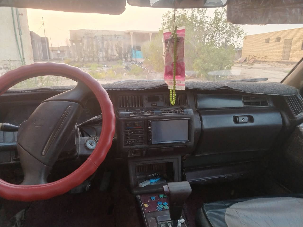 سيدان مديل 1989 مصبوغه جماليه 
مكينه جديده ثنين ونص تخم تاير جديد باتري جديد كهربائيات كله شغاله حداديه من الدعاميه لدعاميه كله مبدله 
رقمه مثنى مداور شوكت مايعجبك
رقم صاحب السياره ***********
