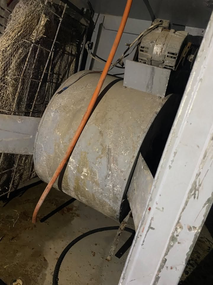 مبردات هواء مستعملة بحالة ممتازة ونظيفة جداً، شغال الطبيعي وما بيها أي عيب أو نقص جاهزة للاستخدام فوراً.
 السعر: 30 ألف للمبردة الواحدة (وبيها مجال بسيط للطيبين).
 المكان: [الجانب الايسر / حي النور قرب جامع المصطفى]
 التوصيل: [/ الاستلام من البيت]
للتواصل والاستفسار: [***********] واتساب او على الخط
