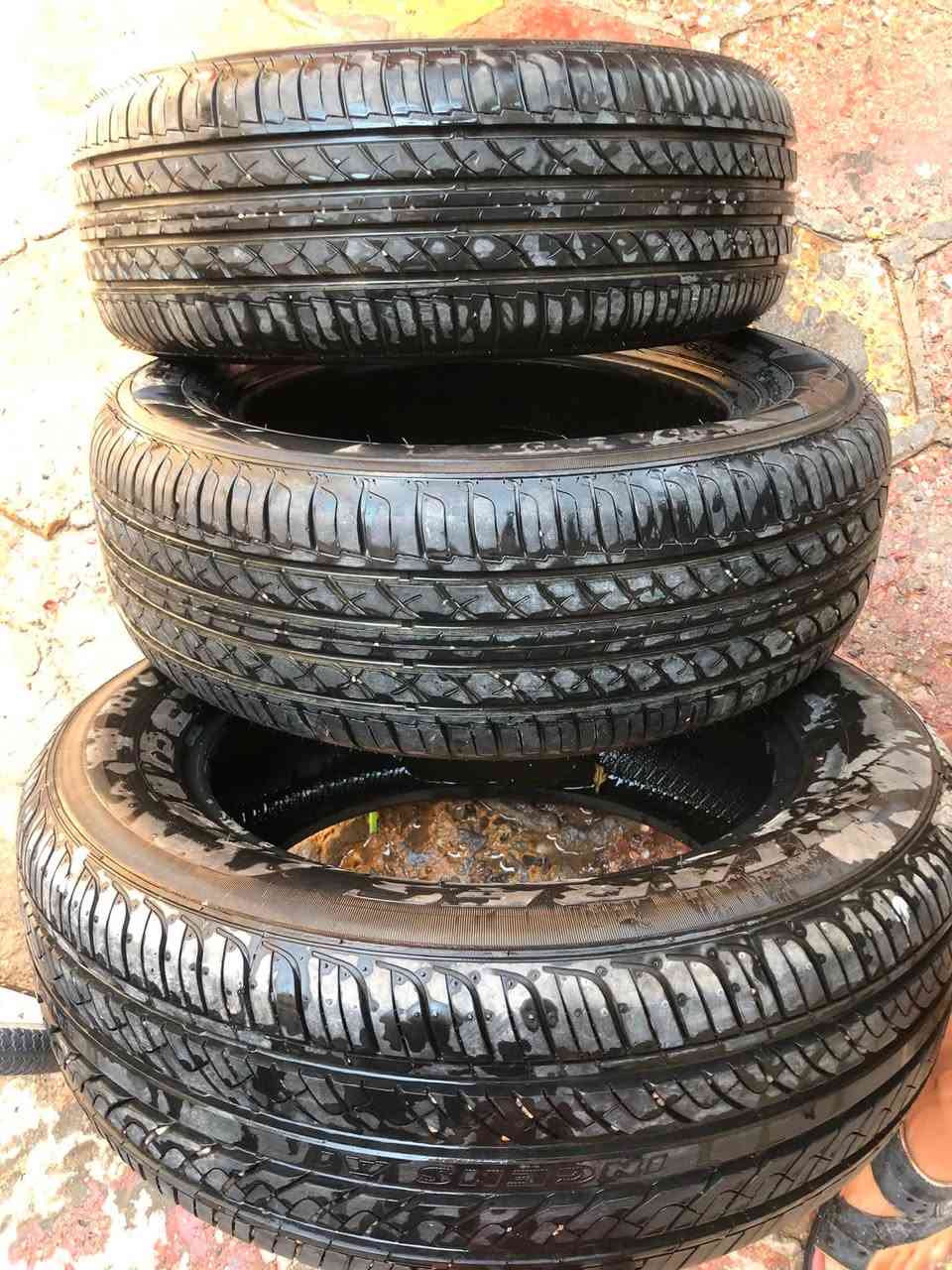 للبيع 3تايرات 215/60/16R العنوان بصره ابي الخصيب  شرط النظافه لاركعه ولافتيله ***********
