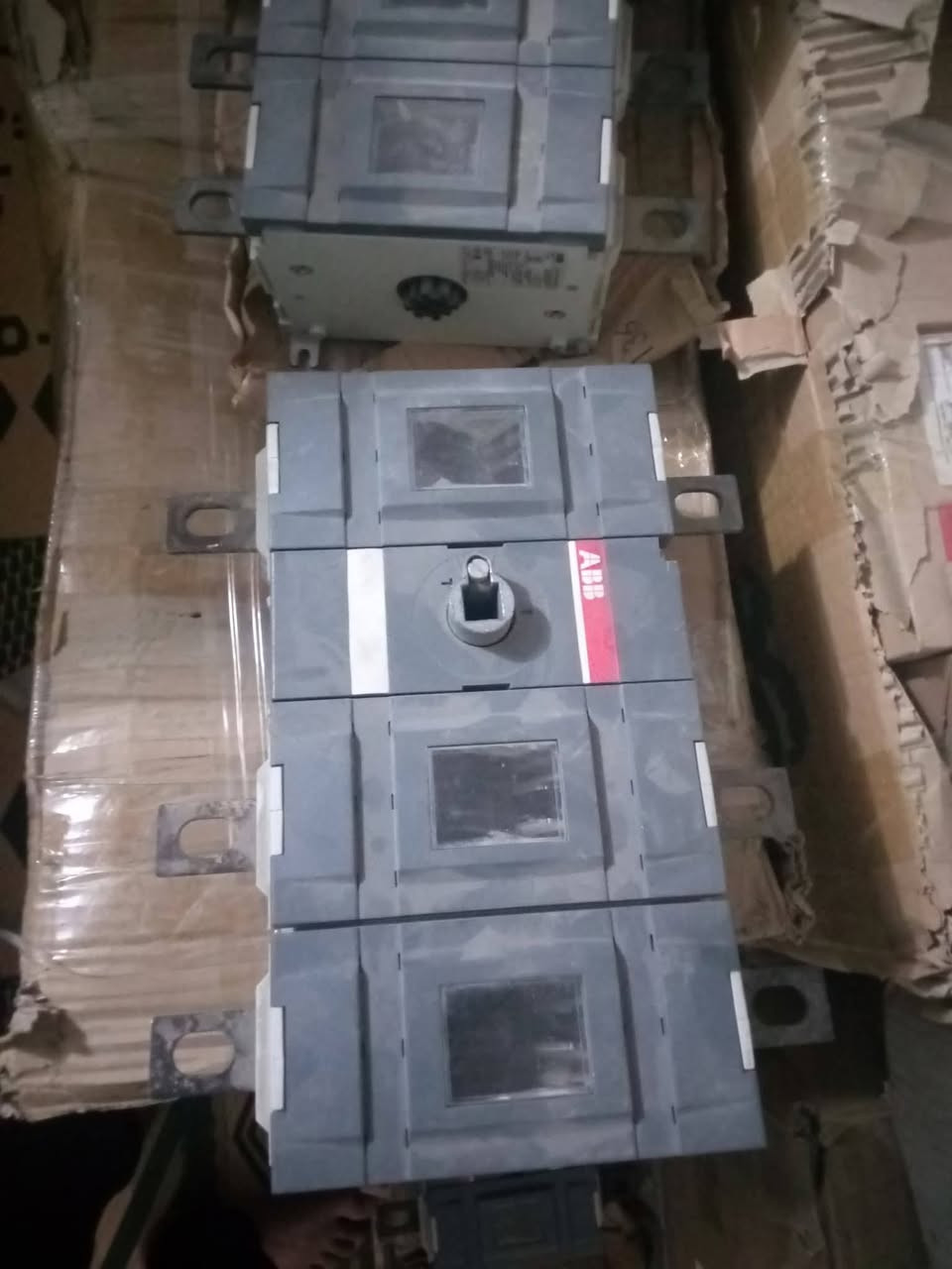 سلام عليكم ورحمه الله وبركاته
يوجد لدينا جنج اوفر طفاء وتشغيل 
400 امبير نوع ال ABB يطالي 
جديد باكيت اصلي معه ضمان سنه 
السعر جمله 85 دولار ارخص الاسعار التنافسية 
الاستفسار ***********
خدمه توصيل جميع محافضات العراق 
العنوان بغداد الشورجه عكد النصارى

