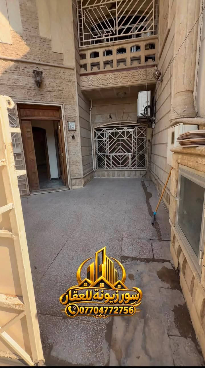 ✨ عقار للبيع مساحة 196 متر – سند مستقل
🛣️ زنجيل ع شارعين
📍 الموقع: زيونة 716
📐 المساحة: 196 متر 
📏 الواجهة: 9 أمتار
📏نزال 30 عقار بي كسرات بل اخير يضيق شويه
لكن غير موثره لان يحتوي ع تشجير 7 متر خلف البيت
تفاصيل العقار:
 🚘 كراج امامي وكراج خلفي
🛏️ عدد الغرف: 3 غرف.
 🛁 عدد الصحيات: 3 متكاملة.
 🛋️ استقبال ضيوف عدد 2 وصالة داخلية
 🍳 مطبخ  حار وبارد بتصميم عملي ومريح.
✅ سطح عدد ثنين
✅ عقار جدا جدا نظيف وجاهز للسكن فورا 

🏡 يقع العقار في منطقة سكنية راقية وهادئة جداً، وقريبة من كافة الخدمات الأساسية مناسب جدا للسكن والاستثمار.
📞 للاستفسار والمعاينة يرجى الاتصال على:
***********
🏢 موقعنا: زيونة - فرع مطعم KFC
💡 "نقرّب لك أفضل الخيارات، حتى يكون قرارك أسهل."

