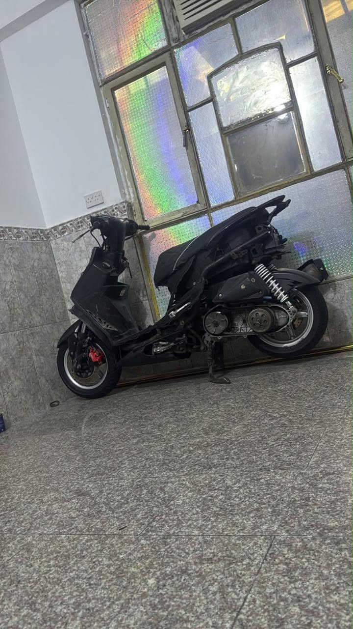 السلام عليكم شمعه للبيع دراجه ع حطته مكينه بلاد ع حطته تجي شوفها وتفحصه ع براحتك سعر ٦٥٠بيه مجال قليل حك جيه لا اكثر دواجته ع حطته لا تكلي شبيه مابيه وشراي يتصل ***********مكاني حي اور

نص مكتوب في الصور:
- 8:38 AM شفت ايام سودة وعشت بل قدرة 👎💔