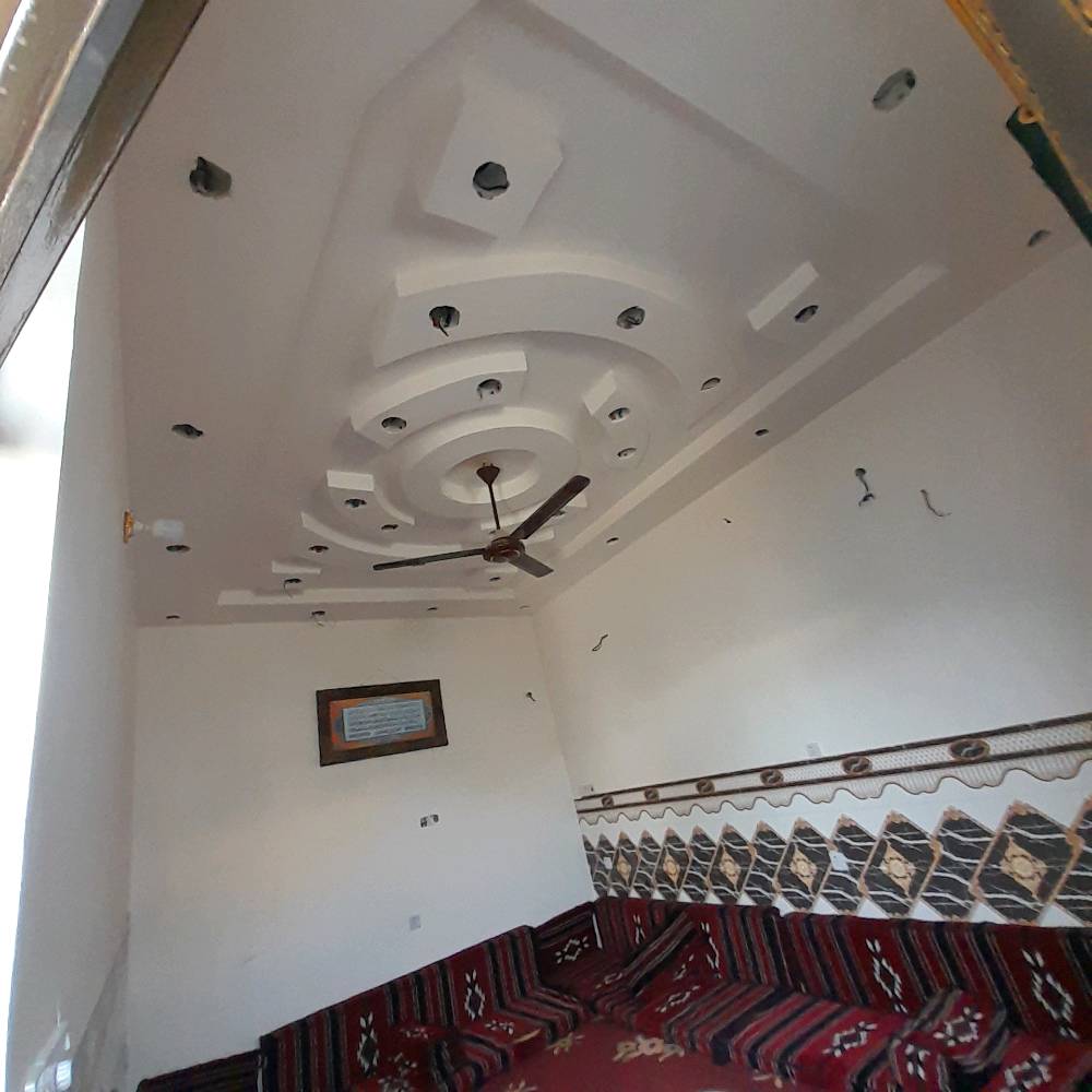 بيت للبيع مساحه 100متر زراعي 7×14في الانتصار مال الراشديه مقابيل مستشفي حماد شهاب يحتوي البيت علا طابقين الطابق الاول غرفه وخدمات وحولي وستغبال ومطبخ وطرمه والطابق الثاني غرفتين وحولي وحمام وسطح السعر 65رقمي ***********
