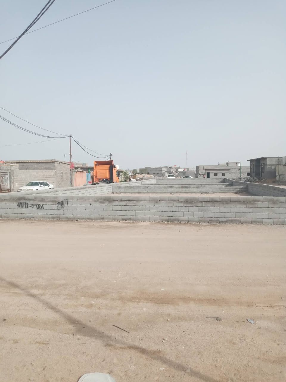 سلام عليكم  عندي قطع ثنين مساحتها الوحده٣٠٠ وثانيه  ٢٥٠مسيجات المكصب وره سنتر روان ماءاساله كهرباء متوفرات الوحده  ١٠ مليون وبيه مجال هاذه رقمي *********** /***********
