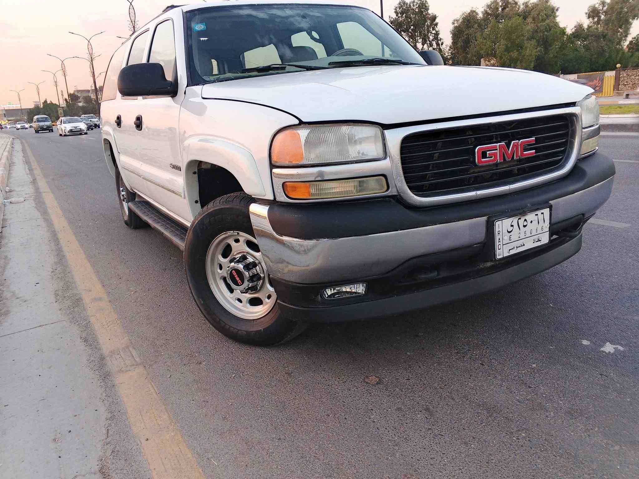 السلام عليكم سياره جمسي موديل 2001 بغداد خصوصي مشروع وطني مكينه 5300 گير 1000 سيارة جاهزة العنوان بغداد السعر 90 ورقة  الاتصال على الرقم ***********
