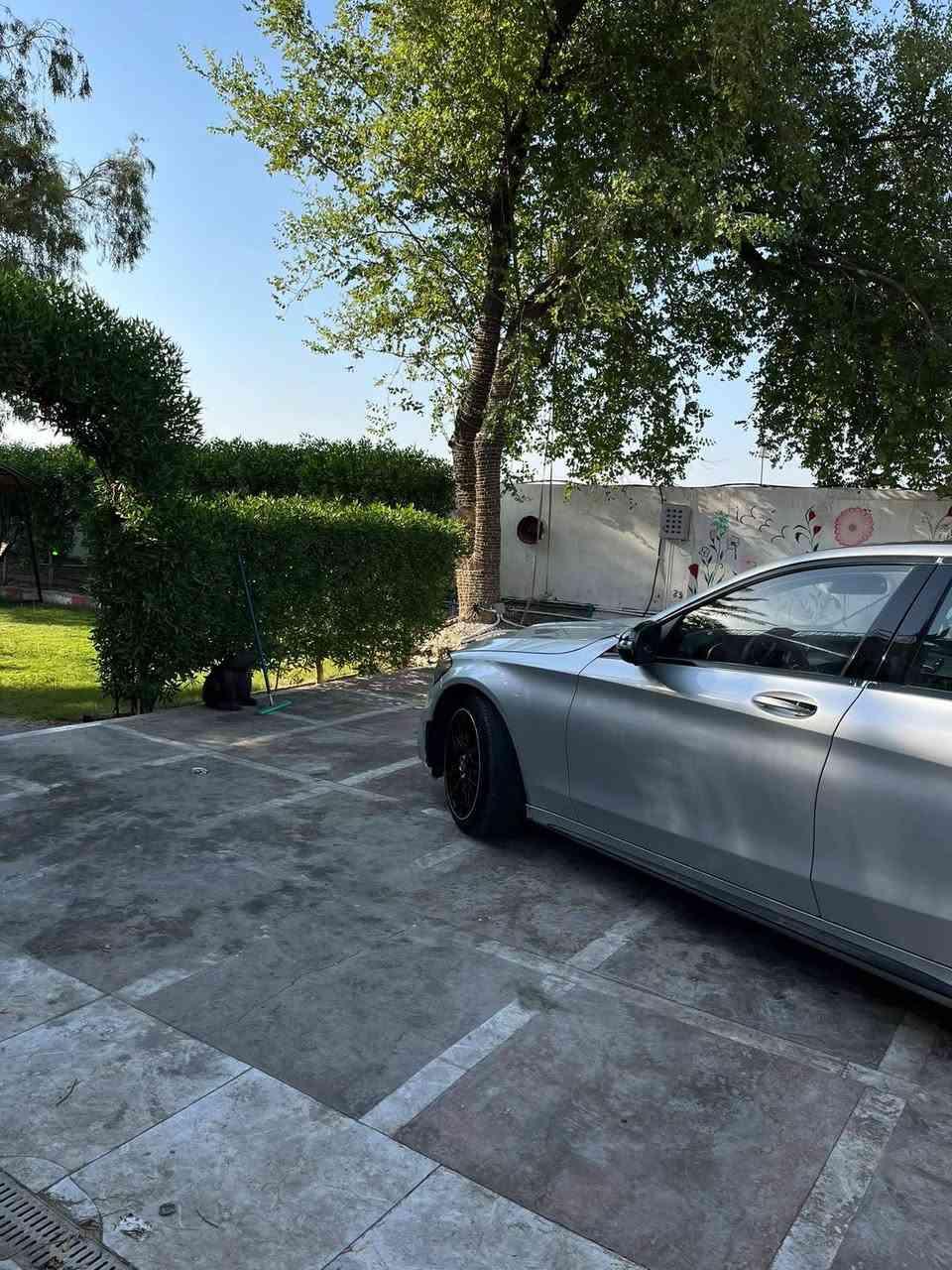مارسدس c300 
2016 
فول مواصفات تحكم ستيرن بنوراما على طول السيارة ماشية ١٠٠ 
كشنات جلد تدفئة اخوان حادث امريكه فقط جاملغ بس لسياره وضع شركه ابيعلك عوزه كرنك بس لسياره عله عطله ترايه للبصره تحويل شوكت متريد ترايه ناعم يخبل  امانه اسياره احله من لصوره  اخوان سوي تعليق يوصلك لسعر  مكان لسياره بغداد البلديات *********** لخاص مفتوح وبلعافيه عل ياخذه
