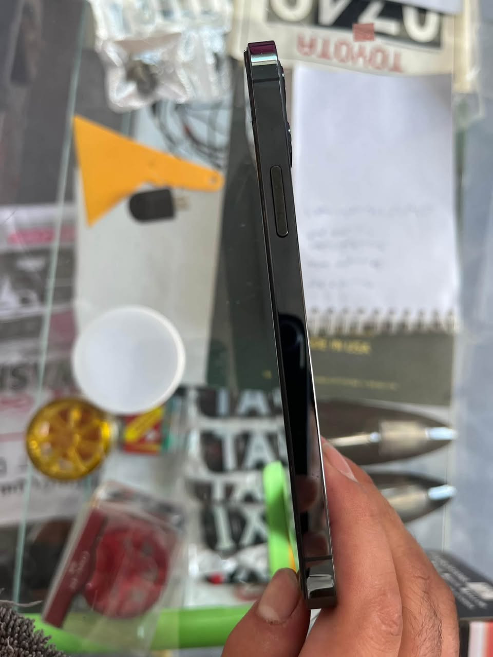 ايفون 12برو للبيع
ذاكره 128 
 
بطاريه 76 

جهاز ما مفتوح كلش نضيف شاصي شخط ما بي 

وبطاريته ما تصرف حيلل لان البلاديه مالته 

فقط بي كسر فوك ع اليمنه بل كلاس ما مأثر على الشاشه 

جهاز عارضه ب 275 وبي مجال 
 تواصل خاص او اتصال 
***********
