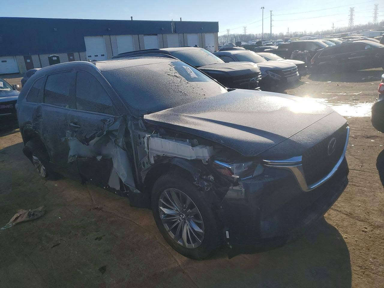 السلام عليكم ورحمة الله وبركاته 
مازدا CX-90 للبيع موديل 2024

شهداء... باسم شاب
السيارة بيها مواصفات خير من الله ومميزة،
 أقل من الفول  بدرجة.

مكينة 6 سلندر 3.3
ماشية 37 ألف ميل
تبديل جاملغ أمامي جهة السكن
تصليح البابين مثل ما واضح بالصور
التصليح درجة أولى وشرط الفحص.

السيارة نظيفة ومرتبة، وعلى الفحص 
السعر 210 مكاني كربلاء المقدسة 
***********
