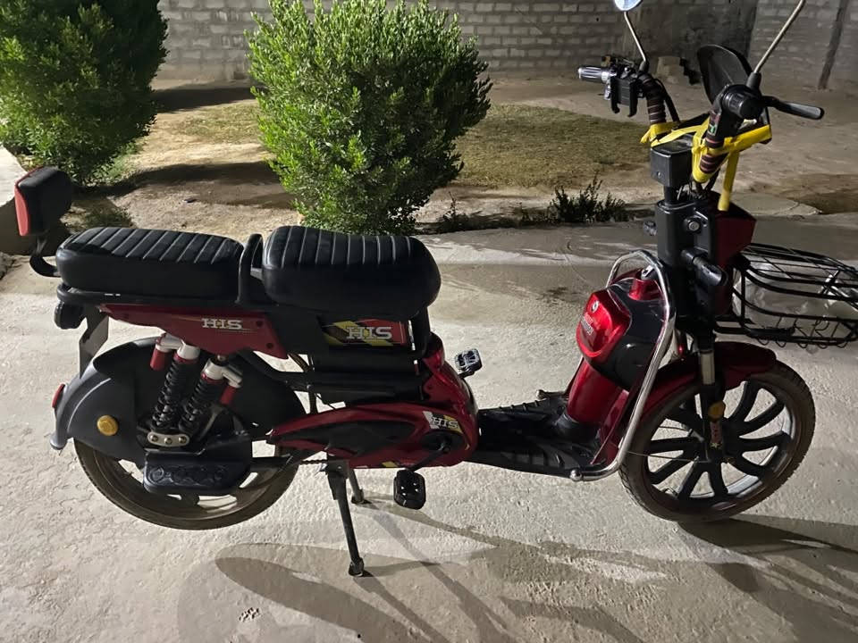 للبيع مأطور شحن موديل ٢٥ نضيف بطارياته تعبانه السعر 325 وبيه مجال ***********

