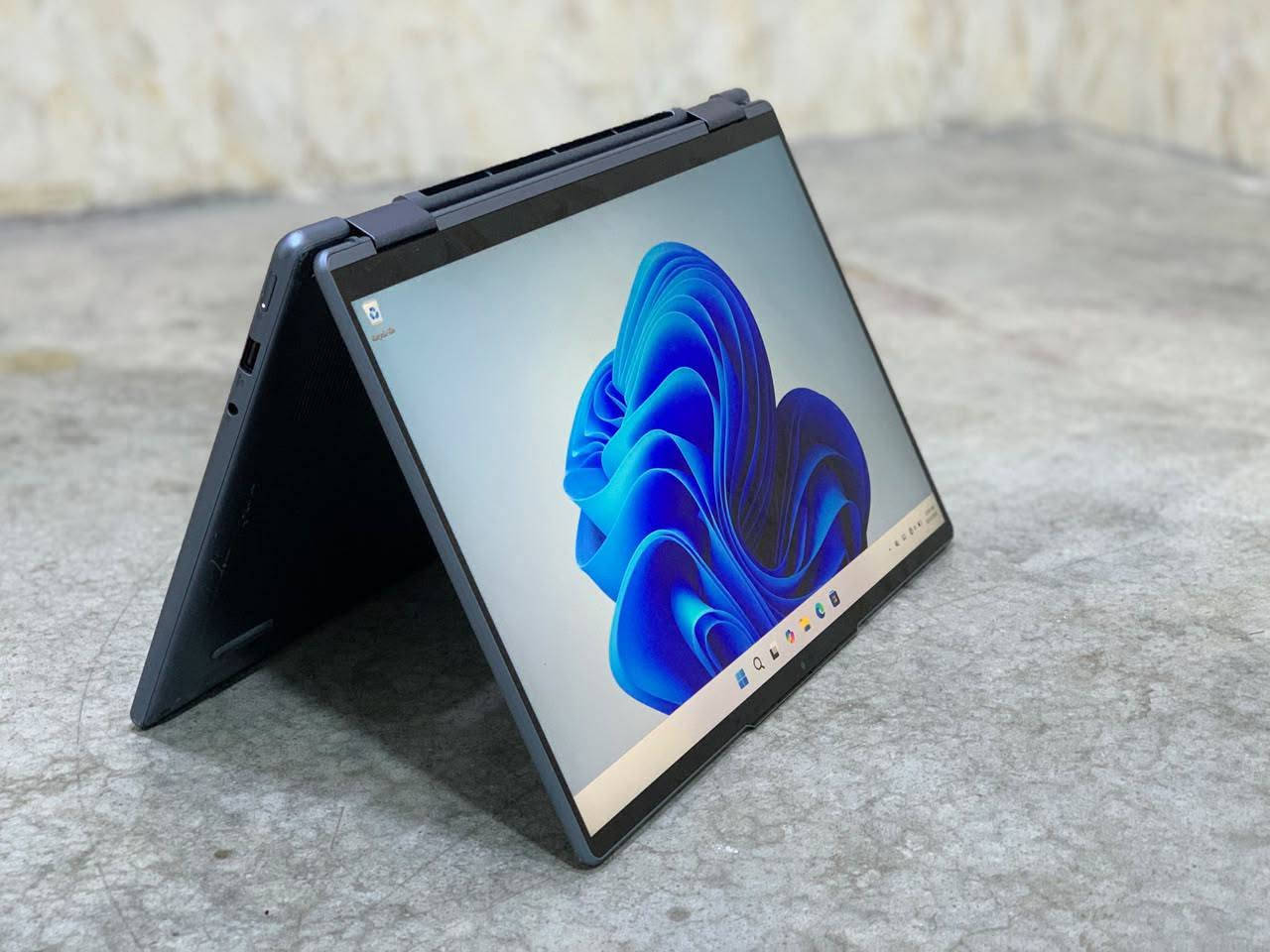لينوفو Yoga 7i • كور i7-١٢ • ١٦ جيجابايت رام