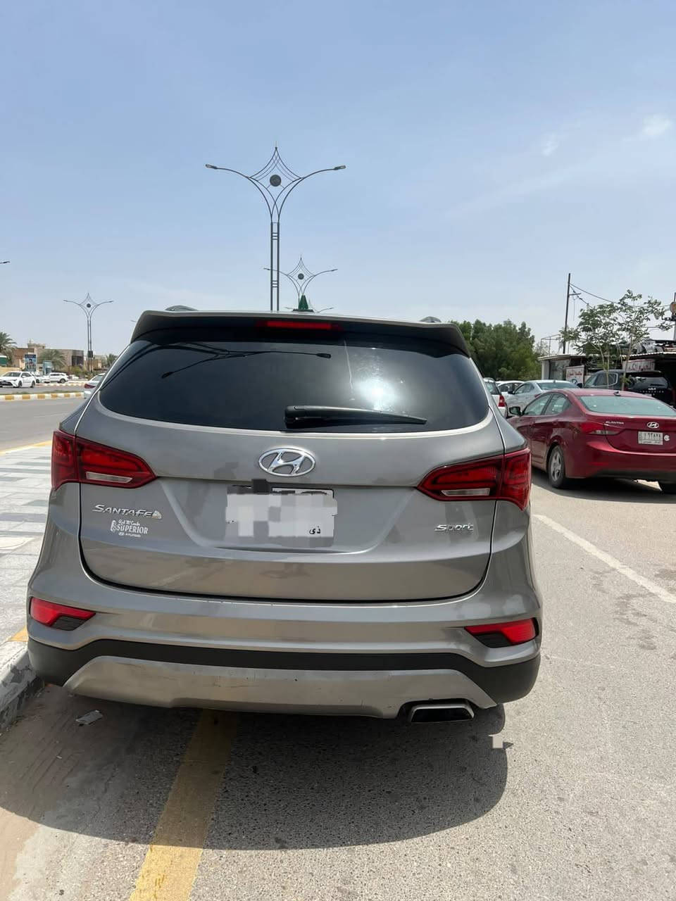 سنتافي ٢٠١٧ وارد أميركي فول عدا الفتحه 
كشن جلد 
بصمه 
شاشه جبيرا 
حساسات 
صندوك كهربائي ذكي 
نقطه عمياء 
ترحيب 
ناصريه 
***********
@إشارة
