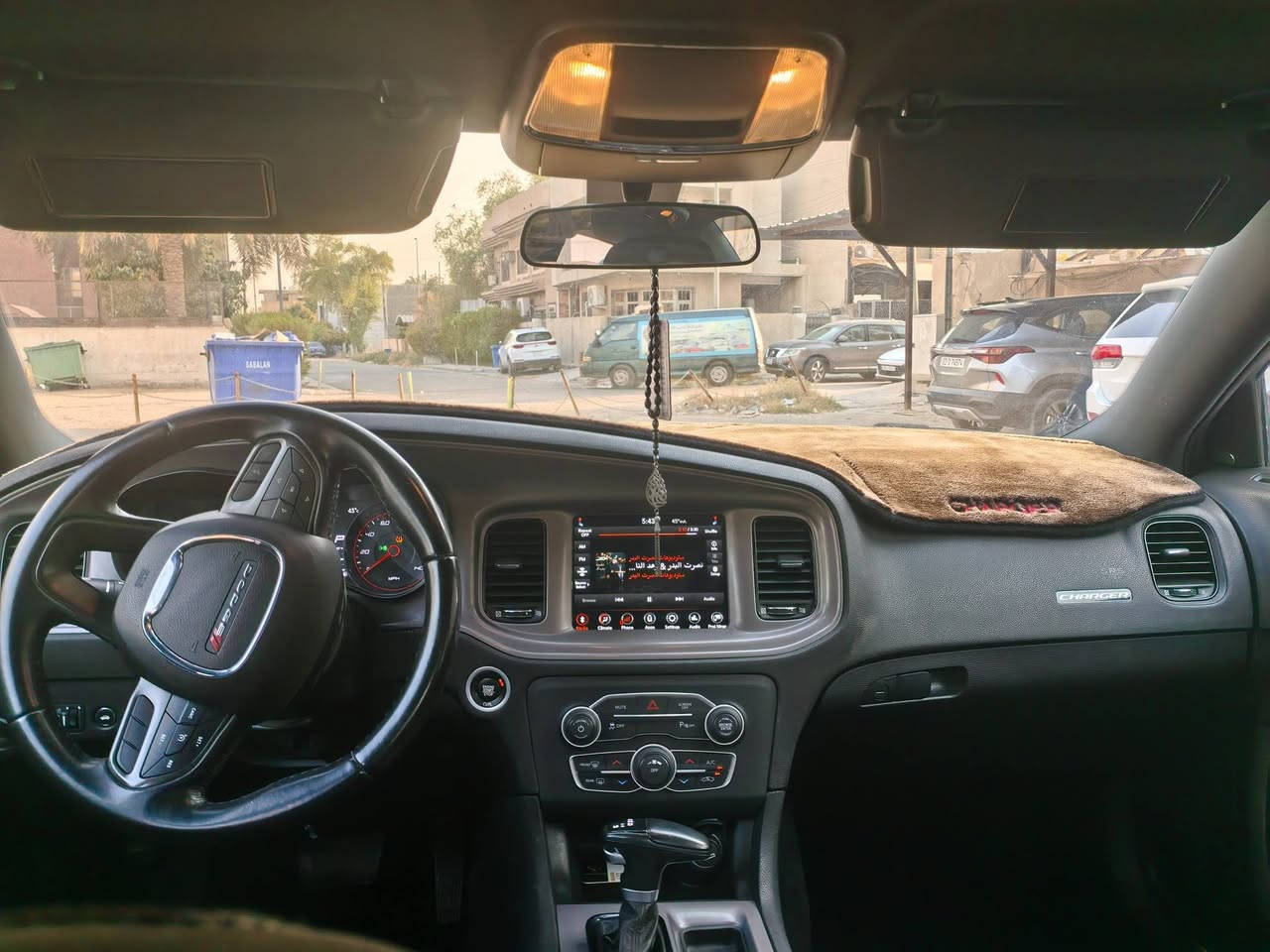 سلام عليكم جارجر 2023 وارد أمريكي محرك V6 لون رصاصي 
مواصفات:
كشنات حضن قماش
شاشة كبيرة و شاشة عداد 
ABS
مانع انزلاق
ضوة امامي LED و ضوة خلفي LED
كشاف ضباب
لد نهاري
ويلات حجم 20
و السيارة نضيفة رقم التواصل *********** السعر 235 وقابل للتفاوض
