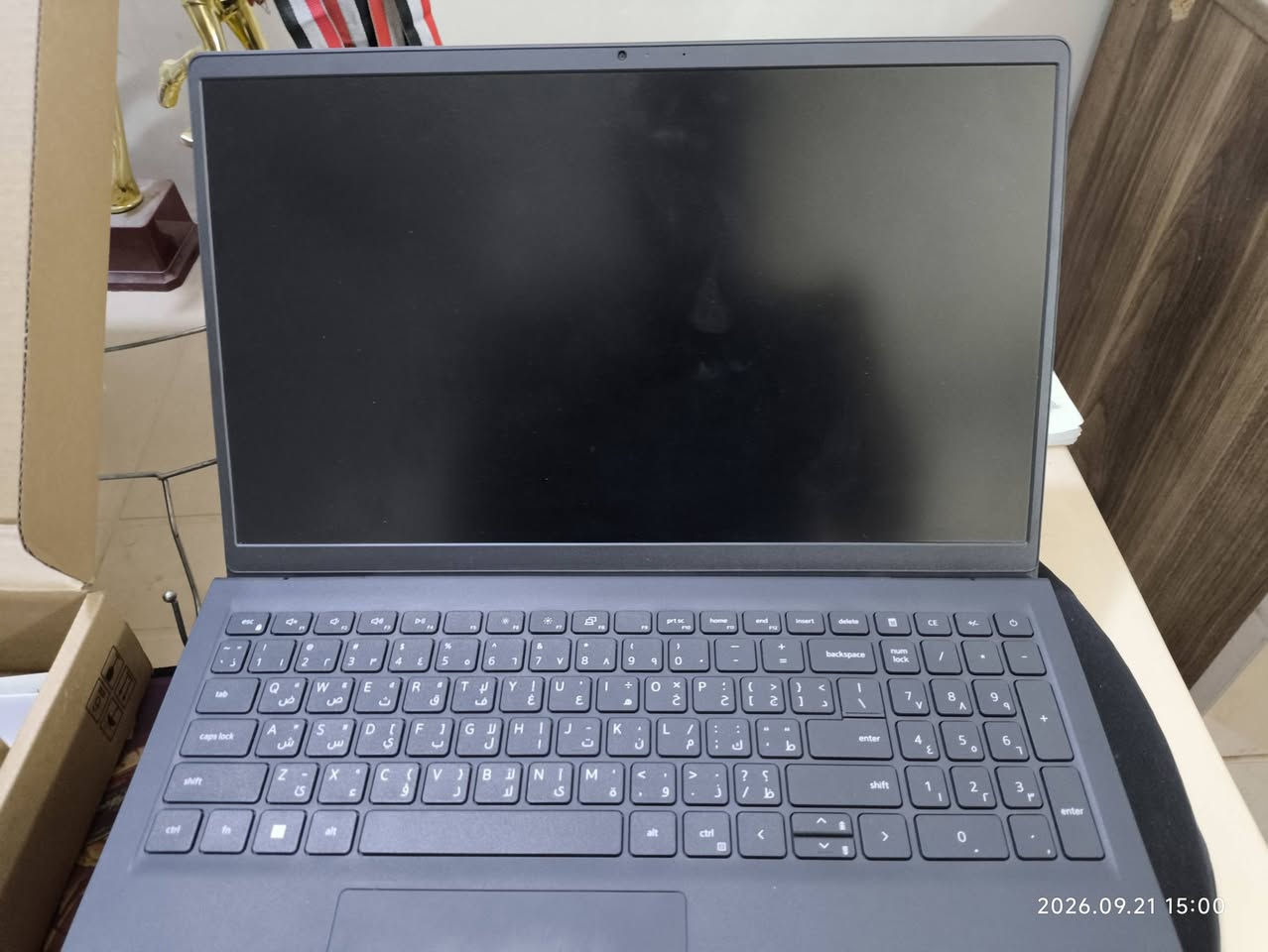 لابتوب ديل الجيل 13 (Dell Vostro) أخو الجديد للبيع 💻
سبب البيع جبته للبحث مال تخرج قبل 6 أشهر وتخرجت وكملت وبعد ما احتاجة
جبته بوقتها بسعر 650 ألف
المواصفات:
الموديل: Dell Vostro 15 3530.  
المعالج: Intel Core i5 الجيل الثالث عشر (i5-1334U) - أداء جداً سريع وممتاز.  
الرام: 8GB.  
التخزين (الهارد): 512GB SSD NVMe (سريع جداً بفتح الويندوز والبرامج).  
كارت الشاشة: Intel UHD Graphics (مدمج).  
المنافذ: يحتوي على منفذ Type-C، منافذ USB عادية، HDMI لربط الشاشات، منفذ إنترنت LAN، وقارئ رامات (SD Card).  
الملحقات: اللابتوب بكارتون الشركة ومع الشاحن الأصلي.  
حالة الجهاز:
اللابتوب نظيف جداً واستخدام حشمة (أخو الجديد) كما موضح بالصور، ما بي أي مشاكل، كيبورد عربي/إنجليزي، والشاشة حجم 15.6 بوصة. الجهاز مفرمت وجاهز للاستخدام.  
السعر: [550,000]
المكان: بغداد - (الگريعات)
للتواصل: ***********

نص مكتوب في الصور:
- 2026.09.21 14:59
- 2026.09.21 15:00