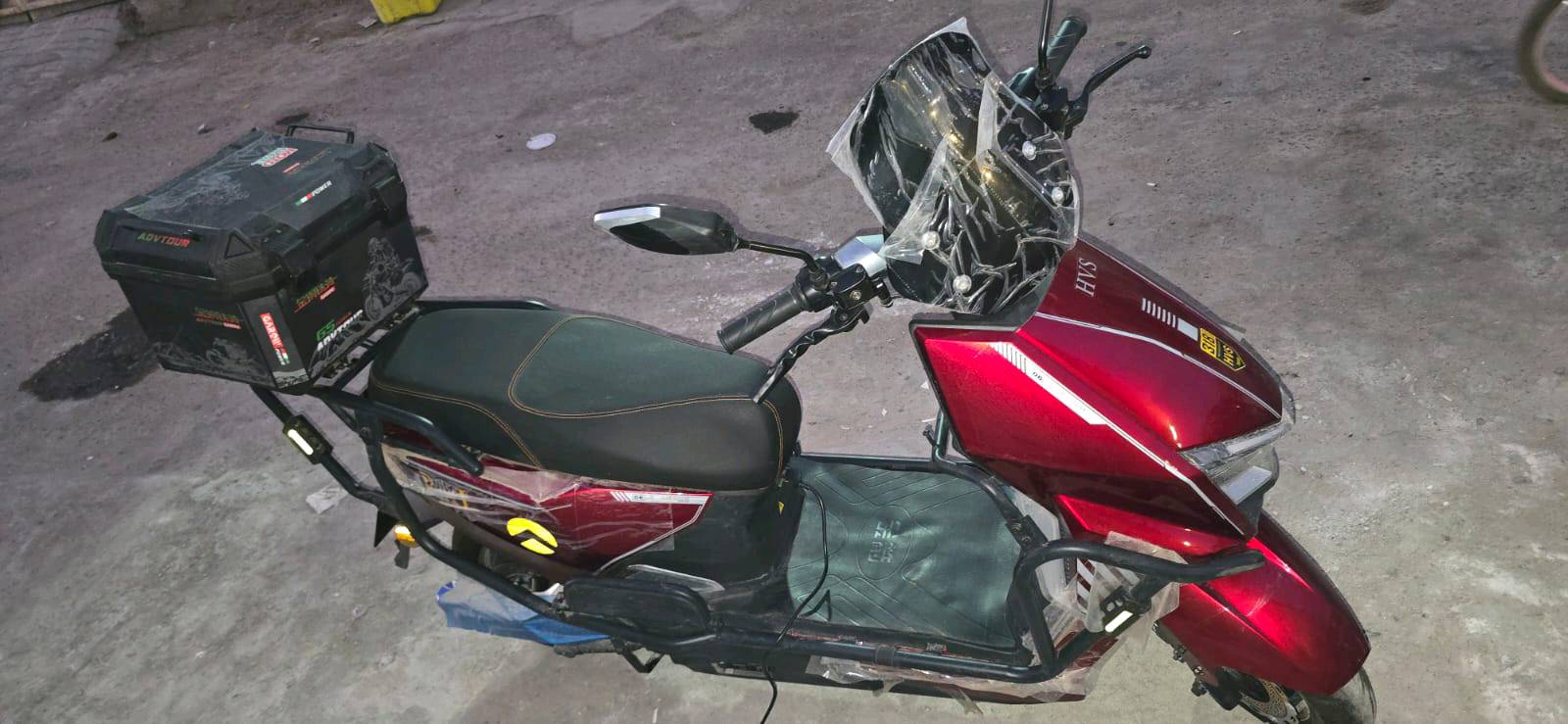 🛵 للبيع دراجة كهربائية GAROW – جديدة
للبيع دراجة كهربائية GAROW بحالة جديدة تمامًا، مشتراة حديثًا ولم تُستخدم إلا للتجربة البسيطة إن وُجدت.
🔋 6 بطاريات، سعة 32 أمبير
⚡ محرك قوي
🛞 إطارات جديدة
💡 إنارة وإشارات كاملة
🪑 مقعد مريح لشخصين
🧳 حامل خلفي + صندوق
✨ الدراجة نظيفة جدًا وما بيها استخدام فعلي
سبب البيع: عدم الحاجة إليها.
📍 الموقع: البصرة
 خاص.
ملاحظة: الدراجة مثل ما واضحة بالصور، جديدة ونظيفة جدًا
الرقم الاستفسار ***********