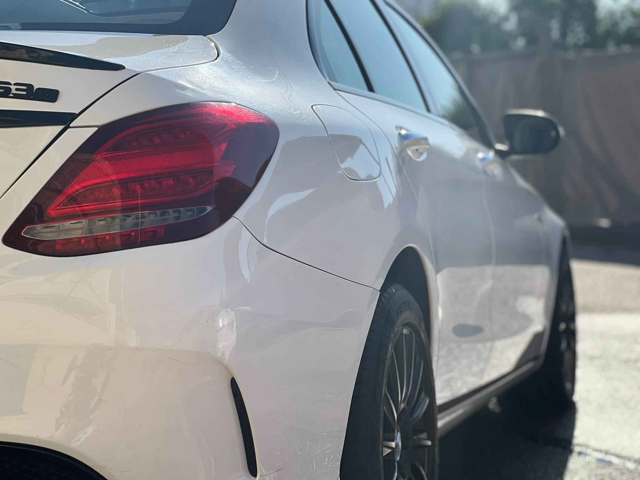 c300  
موديل 2017 
ماشيه 61000 كم 
حادثها تبديل جنطه فقط وشويه صبغ بالجاملغ الخلفي ( رش على كد شبر بدون معجون) 
والتقرير مرفق مع الصور
بدون ايرباك  السياره جديده وأي نقص مابيها 
العنوان الكرخ
***********
السعر 21$
