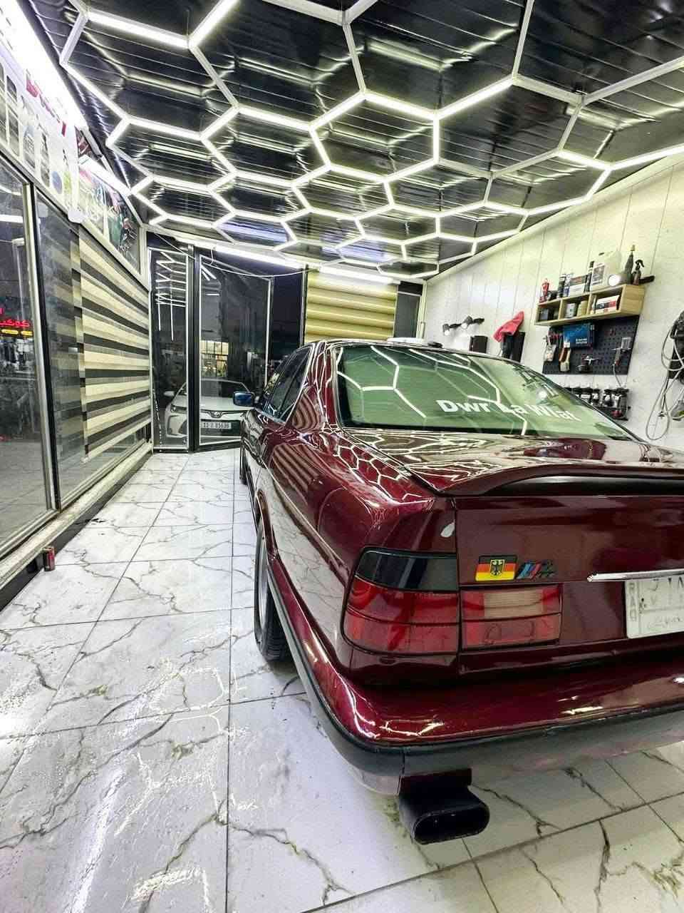 السلام عليكم 
BMW 1990 525 
رقم بغداد مداور ثاني يوم السياره جاهزه من كلشي على اخير حبايه تخم تاير حداديه تبريد باتري جديد غرفته بل كارتون مكينه جديده كير كهربائيات كله جديد ربع مينصرف عليها السياره احلى من الصور بهوايه وبل خير على الي يأخذها مكاني واسط مركز مدينه السعر 62 وبيها مجال شي قليل 
***********
