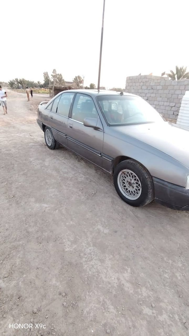 مكلف بل نشر بسم راعيه هاذه رقم راعيه *********** سعره 20 ونتصل بيه مجال

نص مكتوب في الصور:
- HONOR X9c