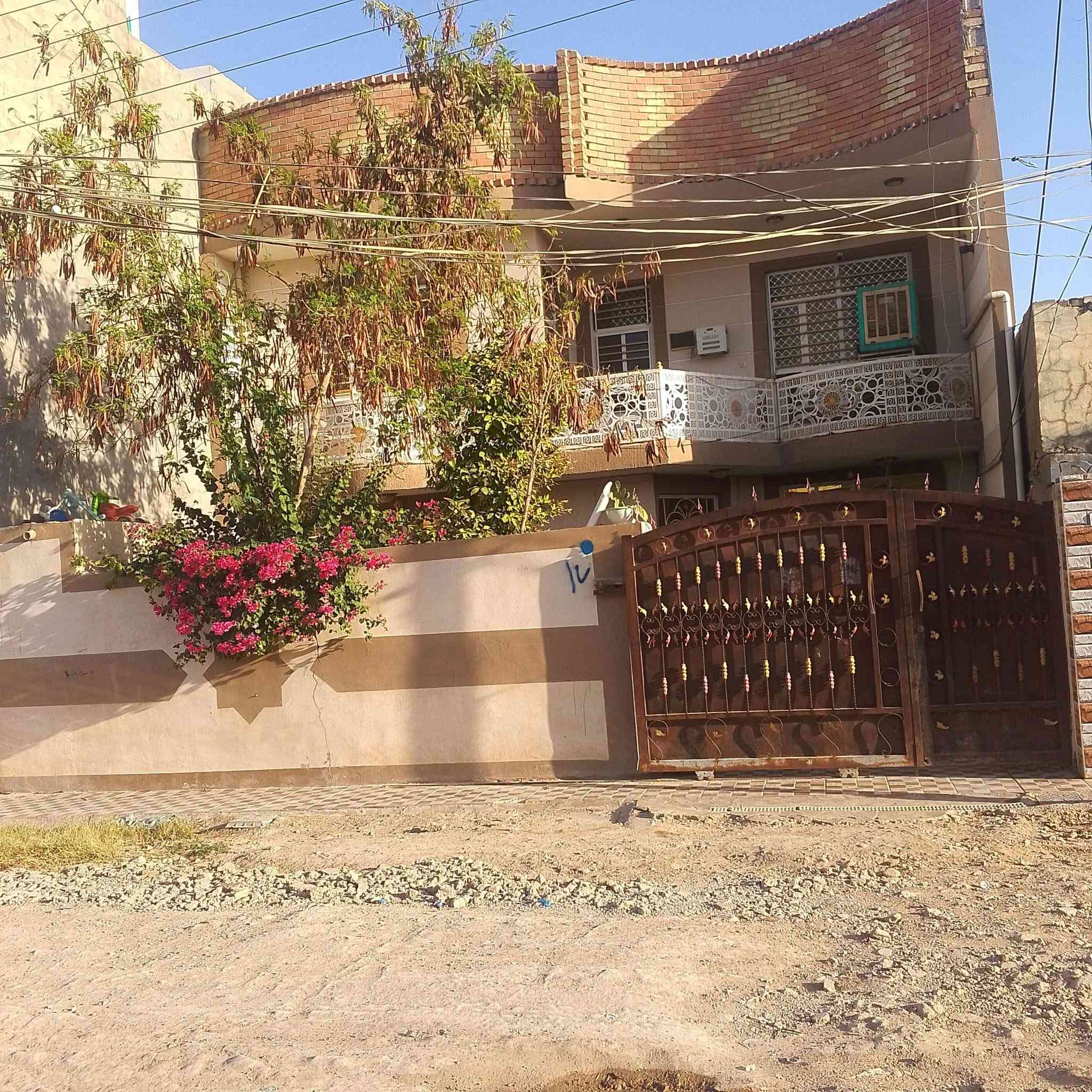دار اللبيع مساحته 200متركاطون الرازي طابو صرف رقم صاحب الدار *********** السعر 150مليون
