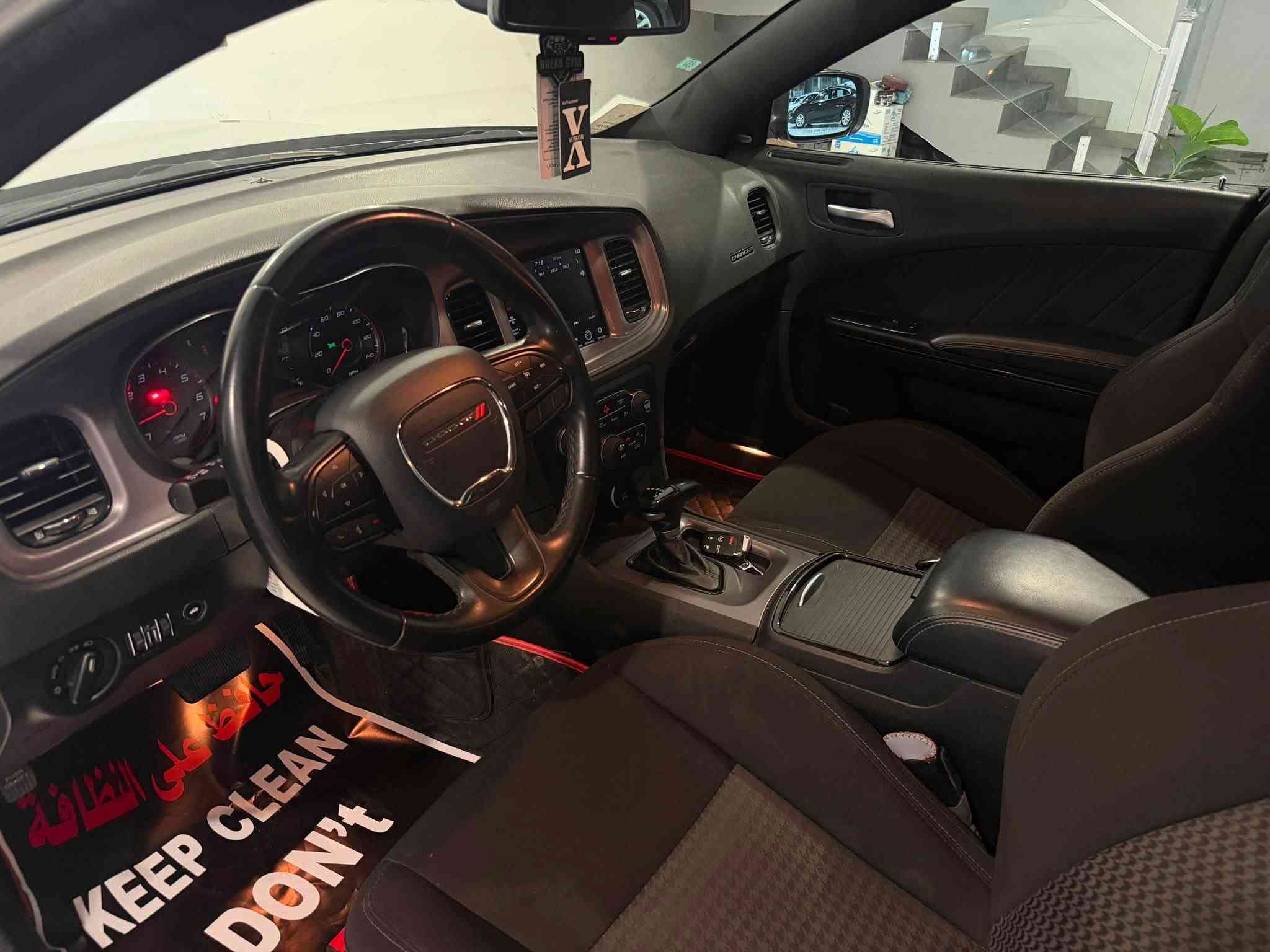 دوج جارجر 2023 GT
ماشي 41 الف فقط
ضرر السيارة جاملغ فقط بدون دواخل بدون ارباك
رقم سنويه هزة جديد
***********
