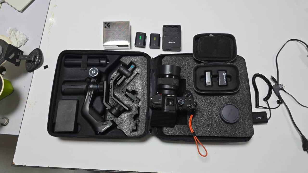 كامرا سوني a7iii  1,350
الشتر 10k
نضافه 99%
عدسة 50 mm.   / 250
بطارية ٣٠ الف 
مانع اهتزاز مع نظام تتبع 350 
بطارية مباشر 40 الف
نك مايك تك 50 الف 
فلتر uv 40الف
شاحنه 20 الف

***********‬
