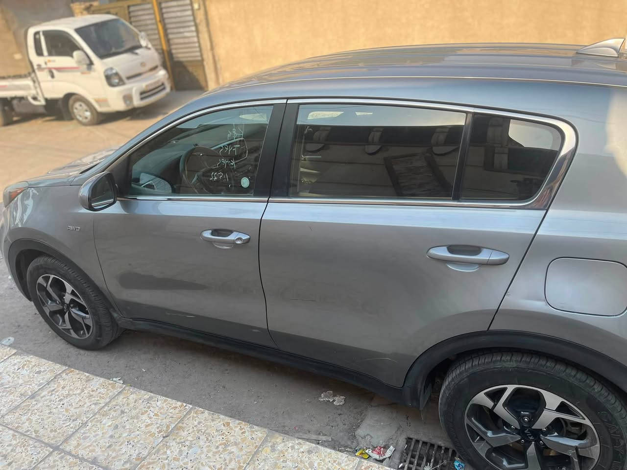 السلام عليك
سبورتج موديل 21 وارد امريكي ضرر جداا بسيط جاملغ ايسر بارد فقطط 
وطخة بحافة البنيد بلاد ما ملعوب بيهة 
وطخة بل صندوق انطخت عندي 
 السيارة مكفولة ما مفتوح لا محرك ولا كير 
السيارة خير من الله السيارة جديدة ونضيفة وشرط الفحص 
السعر 155 وبيهة مجال 
الرقم ***********
