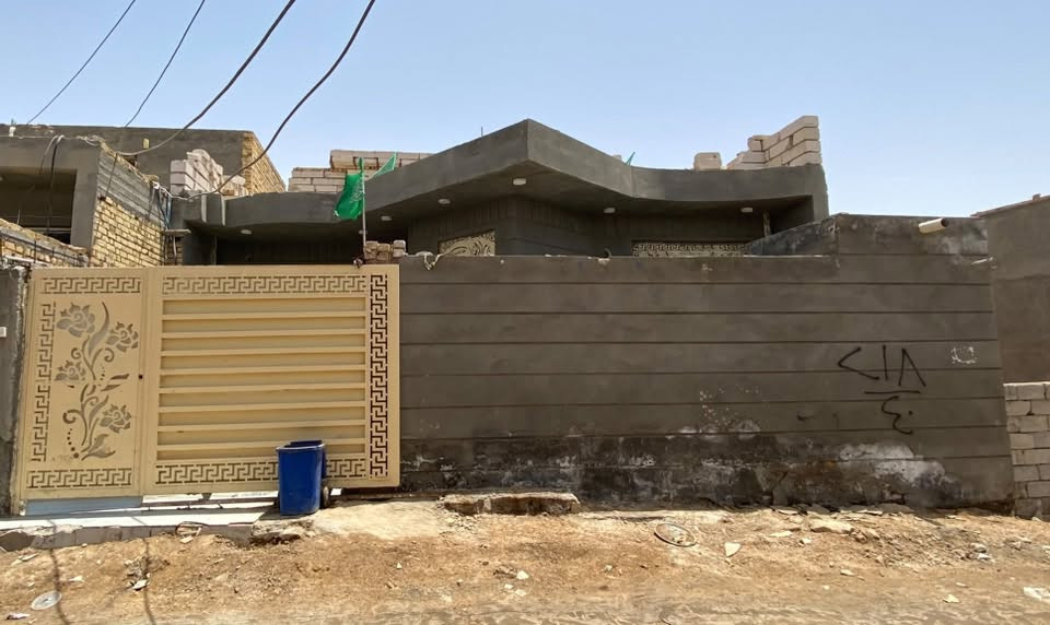 🔹دار سكن للبيع 
🔹الديوانية حي الجامعة
نهايه شارع عشرين ثاني فرع على اليسار  
🔹سند 25 زراعي مشمول تطويب وخدمات
🔹مساحة الدار 200م
🔹يتكون البيت من 2 غرف وصاله واستقبال و 2 حمامات ومطبخ حار وبارد 
🔹يحتوي على نقوصات ارضيه غرفتين وصاله مسويهن لاكن شغلهن مو صحيح ويحتاج قلع 
وايضاً ستاره واشتايكر. 
السعر90 وبي مجال حك النقوصات
للاسفسار *********** وتساب
