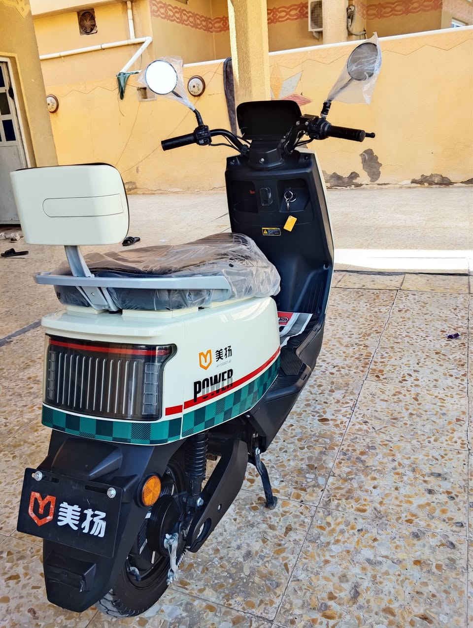 السلام عليكم ورحمه الله وبركاته🤝
دراجه شحن للبيع 🏍️
موديل 2025
6بطاريات جدد
سويجين وكارتين🔑
نضام باركP نضام Rبك
اشاير يمين يسار ،🚥
3نمره 
سرعته 75حقيقي 
نضافه %100
قلوب ثلجي عالي ناصي
السعر 💲💸خاص
الموقع 📍
بغداد ابو غريب الشيحه
الرقم أو استفسار ***********
***********
متوفر واتساب 
رجاء مارد علئ تعليقات فقط خاص رجاء
