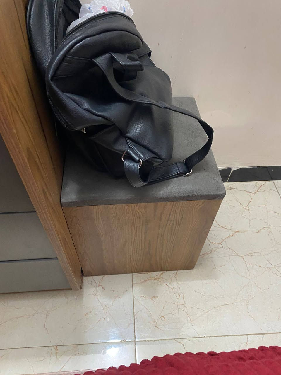 سلام عليكم غرفه للبيع مثل ما موضح عدكم سعر 650 عنوان بغداد الامين ***********
