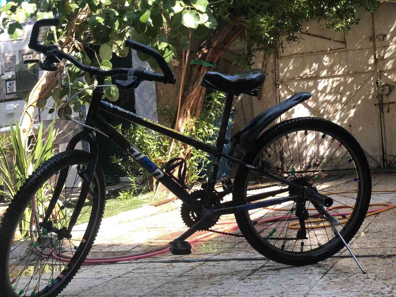 من رخصت الادمن المحترم بايسكل ياباني حجم24     اصلي مختم شركة HS  تايرات جبلي ويل رياضي لون اسود موشم +ستان بي مكان بغداد الحبيبية اسعر ٦٠وبي مجال حك الجية
