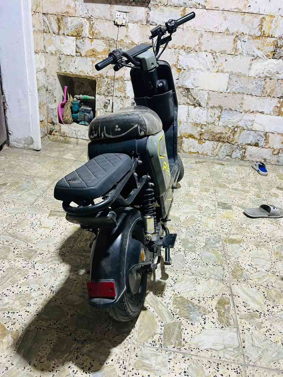 السلام عليكم دراجة ار ٩ بيها عقل ضارب البطاريات نظيفات سعرها ٢٥٠ وبيها مجال بسيط 
***********
