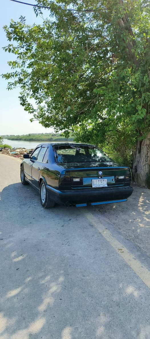 سلام عليكم سيارة BMW 525 موديل 94 
رقم بابل ب أسمي
مصبوغه عام جمالية مابيها حادث
تخم تاير جديد كهربائيات شغالة 
بلاد بدون جطلات
حدادية أمامي خلفي جديد 
سيارة خير من لله 
كير أوتوماتيك
مكاني بغداد
السعر 60 بيها شي قليل 
ه‍ـ ***********
